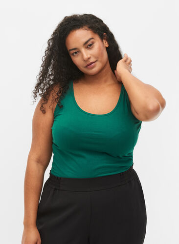 Solid color basic top in cotton, Evergreen, Model image number 0