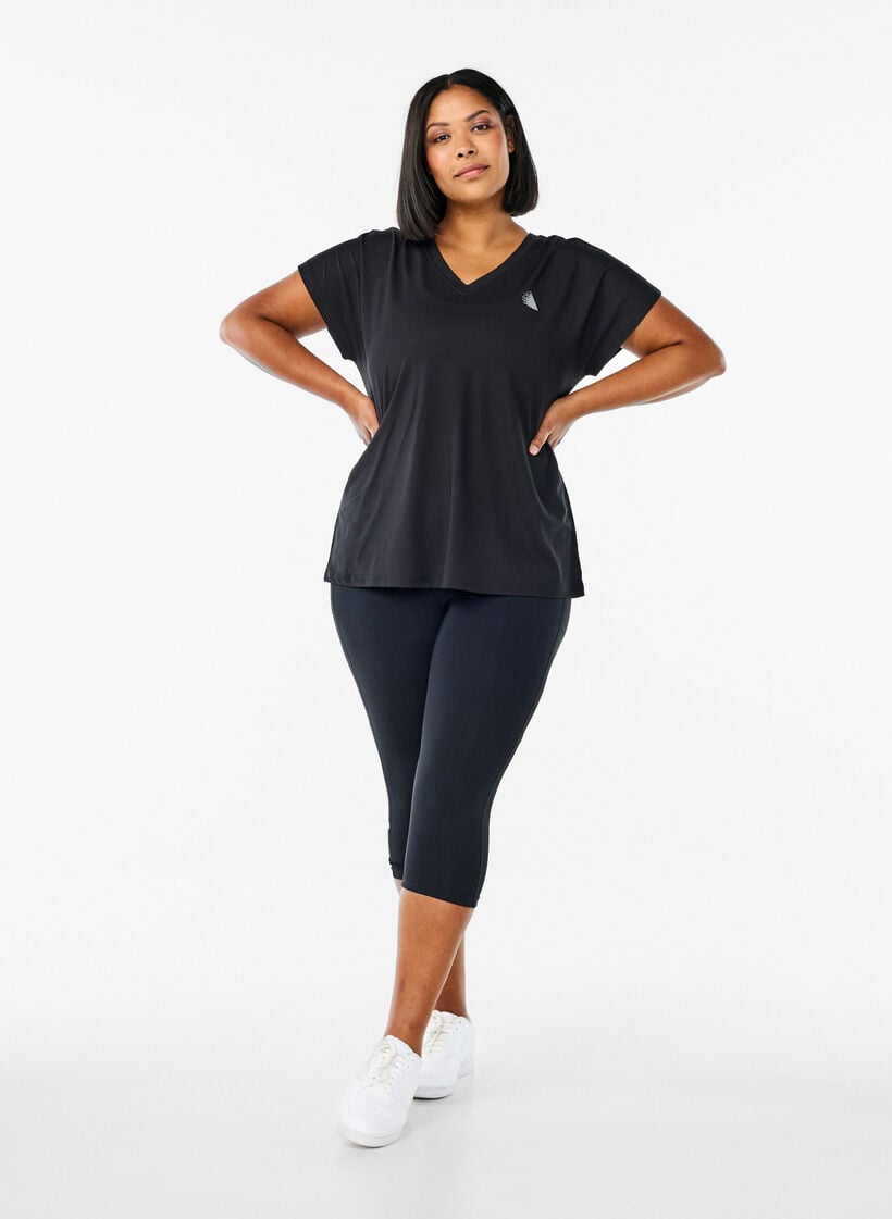 Loose training t-shirt with v-neck, Black, Model image number 1