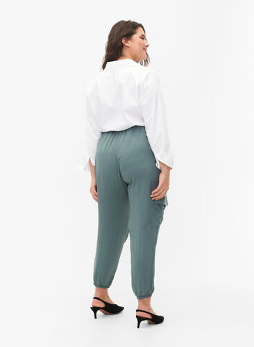 Loose cargo trousers in viscose, Balsam Green, Model image number 1