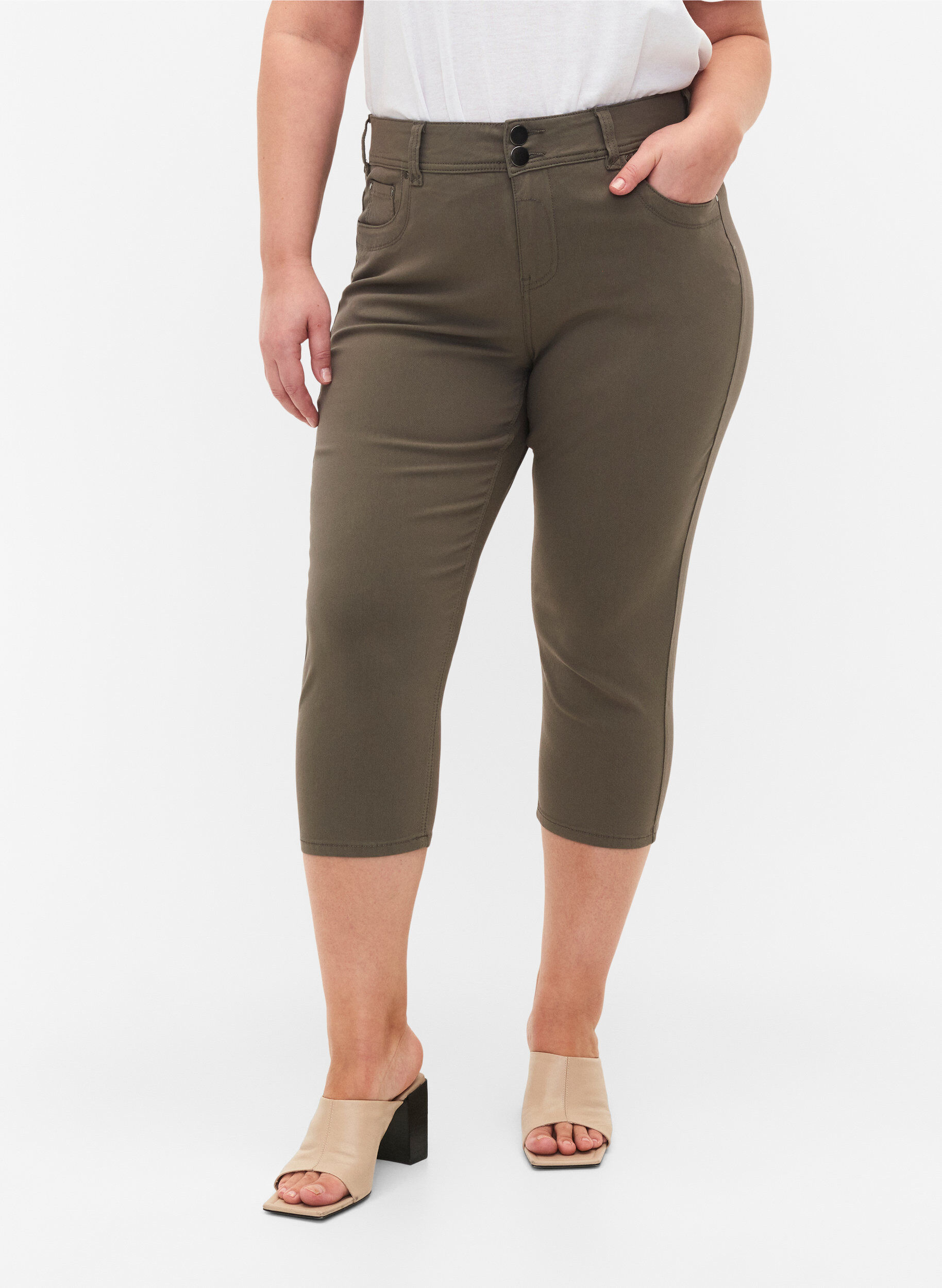 Zizzifashion Tight fit Capri pants in a viscose blend, Dusty Olive, Model image number 2