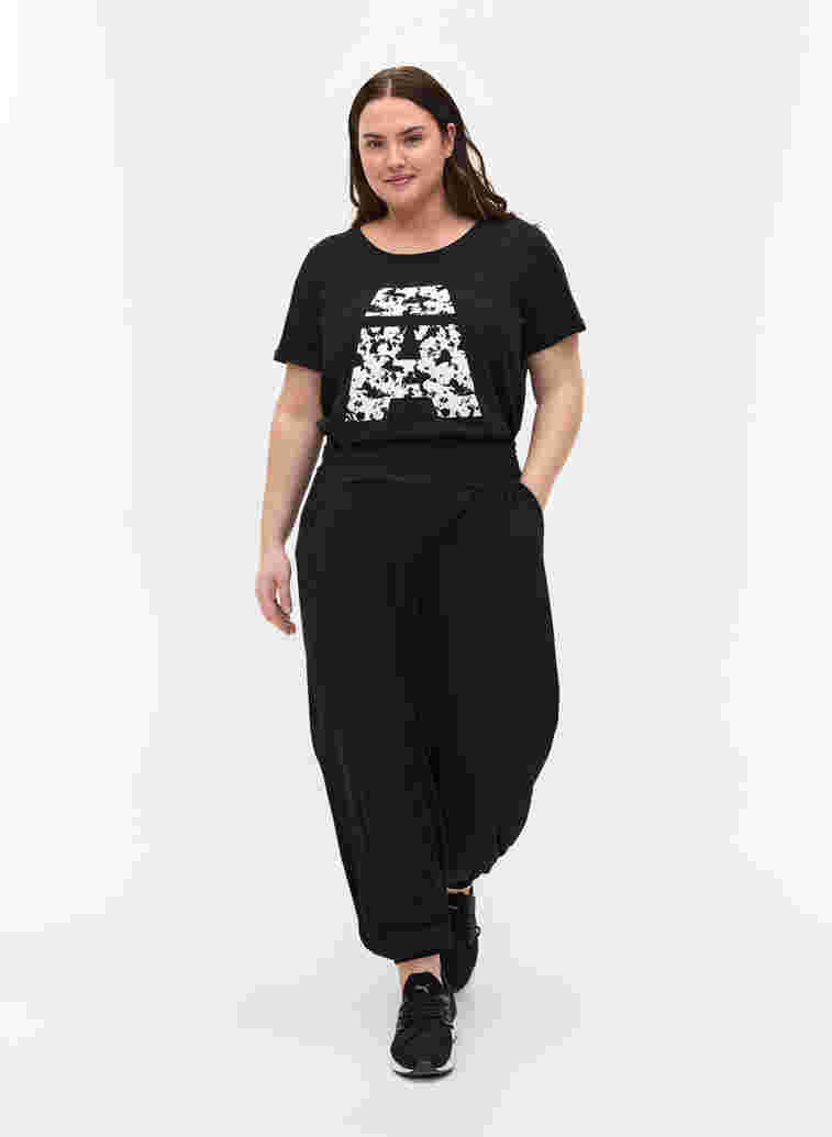 Loose viscose trousers with pockets, Black, Model image number 3