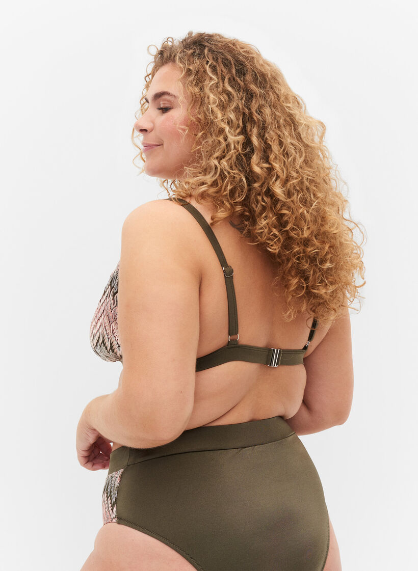 Patterned triangle bikini top, Beech AOP, Model image number 1