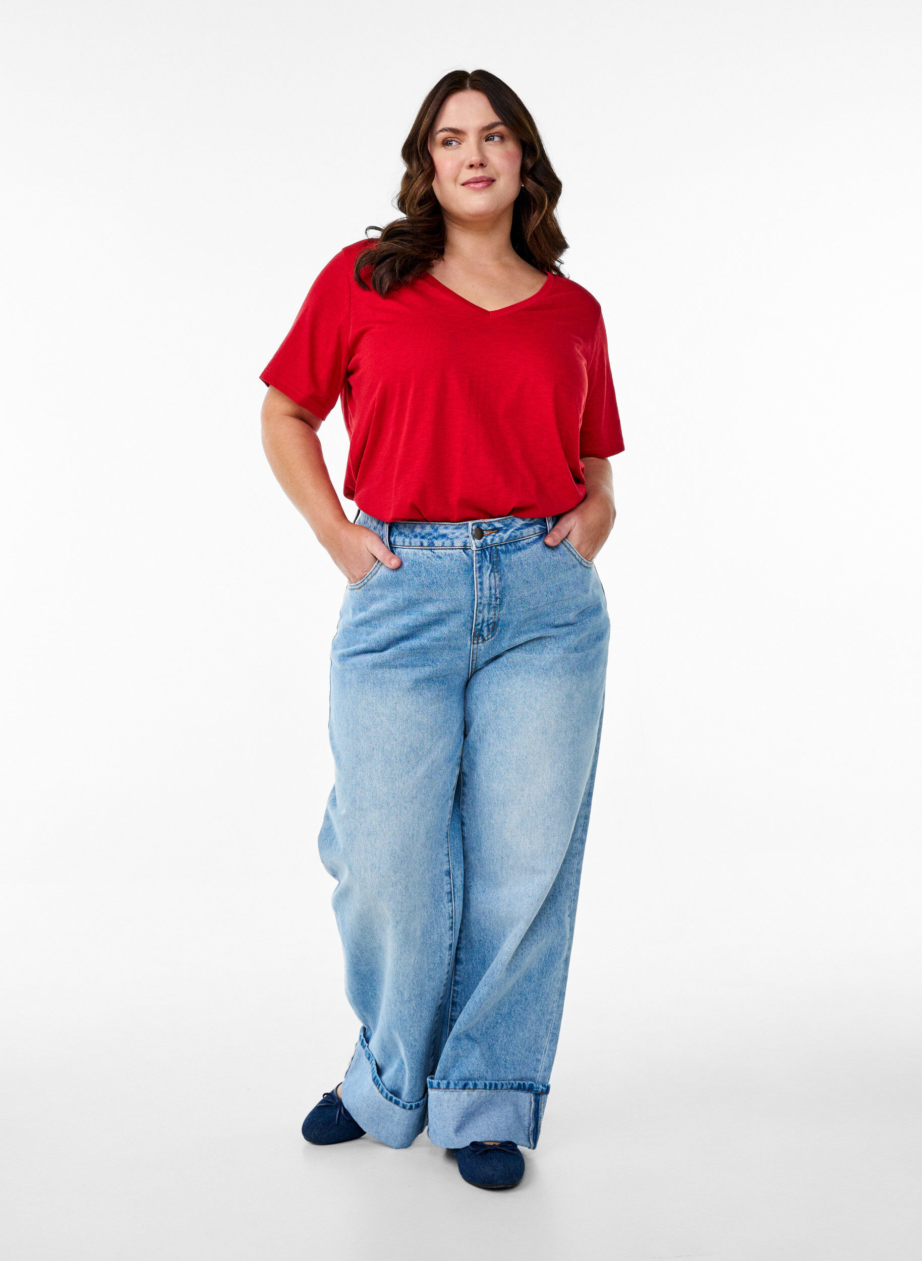 ZizzifashionShort sleeve basic t-shirt with v-neck, Red, Model image number 1