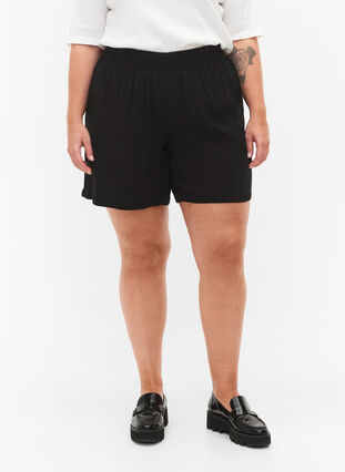 Loose-fitting shorts in viscose, Black, Model image number 3