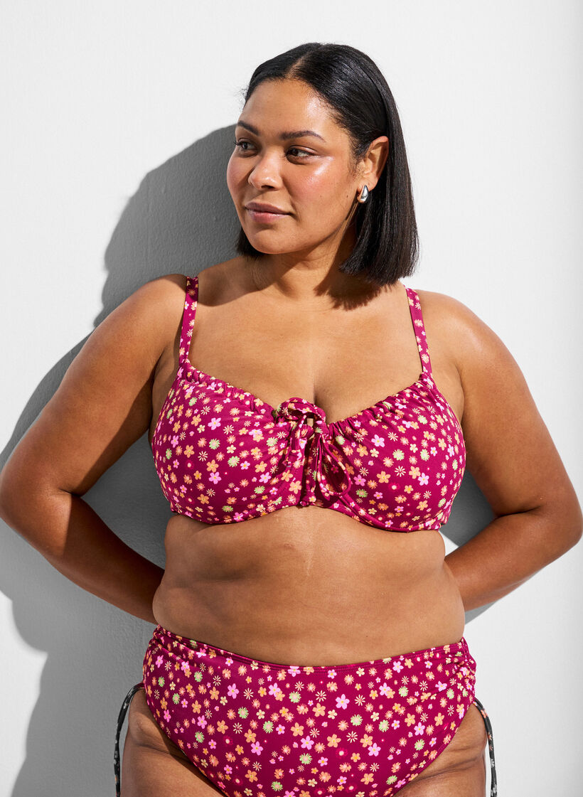 Underwired bikini top with tie straps, Red, Model image number 0