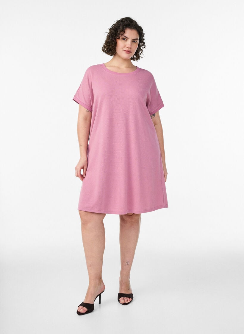 Short textured jersey dress with a round neck, Rose, Model image number 1