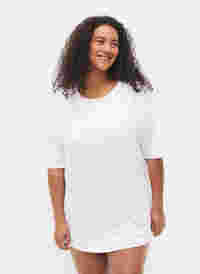 Support the breasts - T-shirt in cotton, White, Model