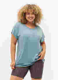 Short sleeved workout t-shirt, Smoke Blue, Model