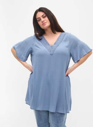 Short-sleeved viscose tunic with lace details, Coronet Blue, Model image number 0