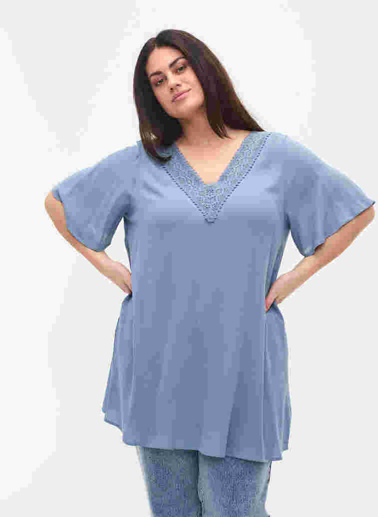 Short-sleeved viscose tunic with lace details, Coronet Blue, Model image number 0