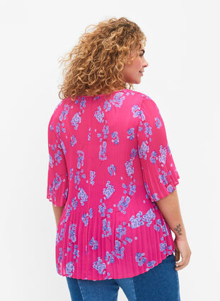 Pleated blouse in flower print, Beetroot Purple AOP, Model image number 1