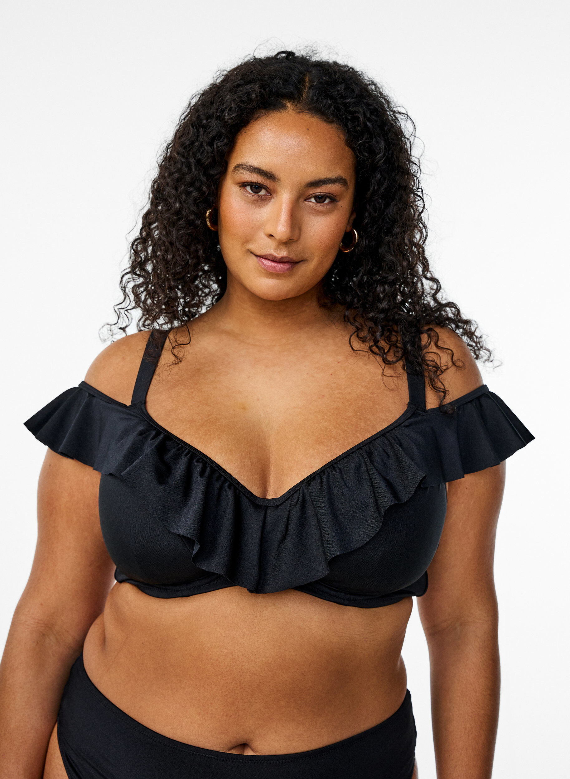 Bikini top with ruffles and underwire, Black, Model