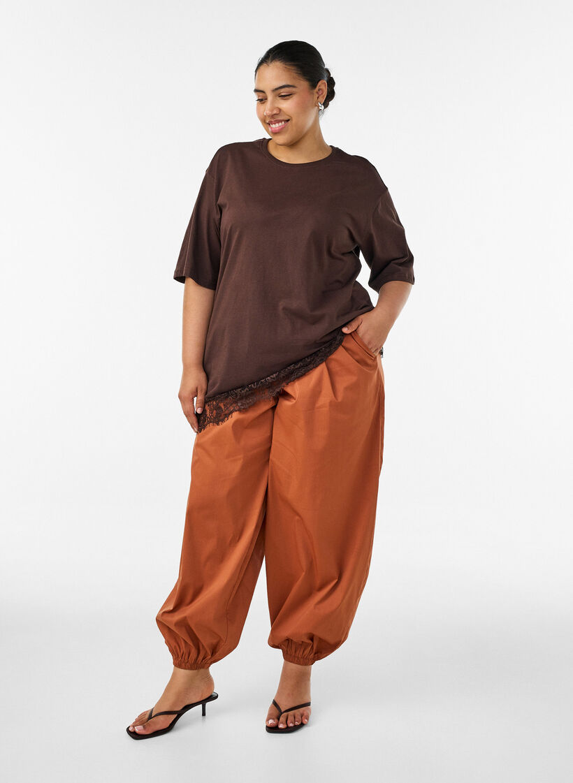 Balloon trousers with pockets and an elasticated waistband, Brown, Model image number 0