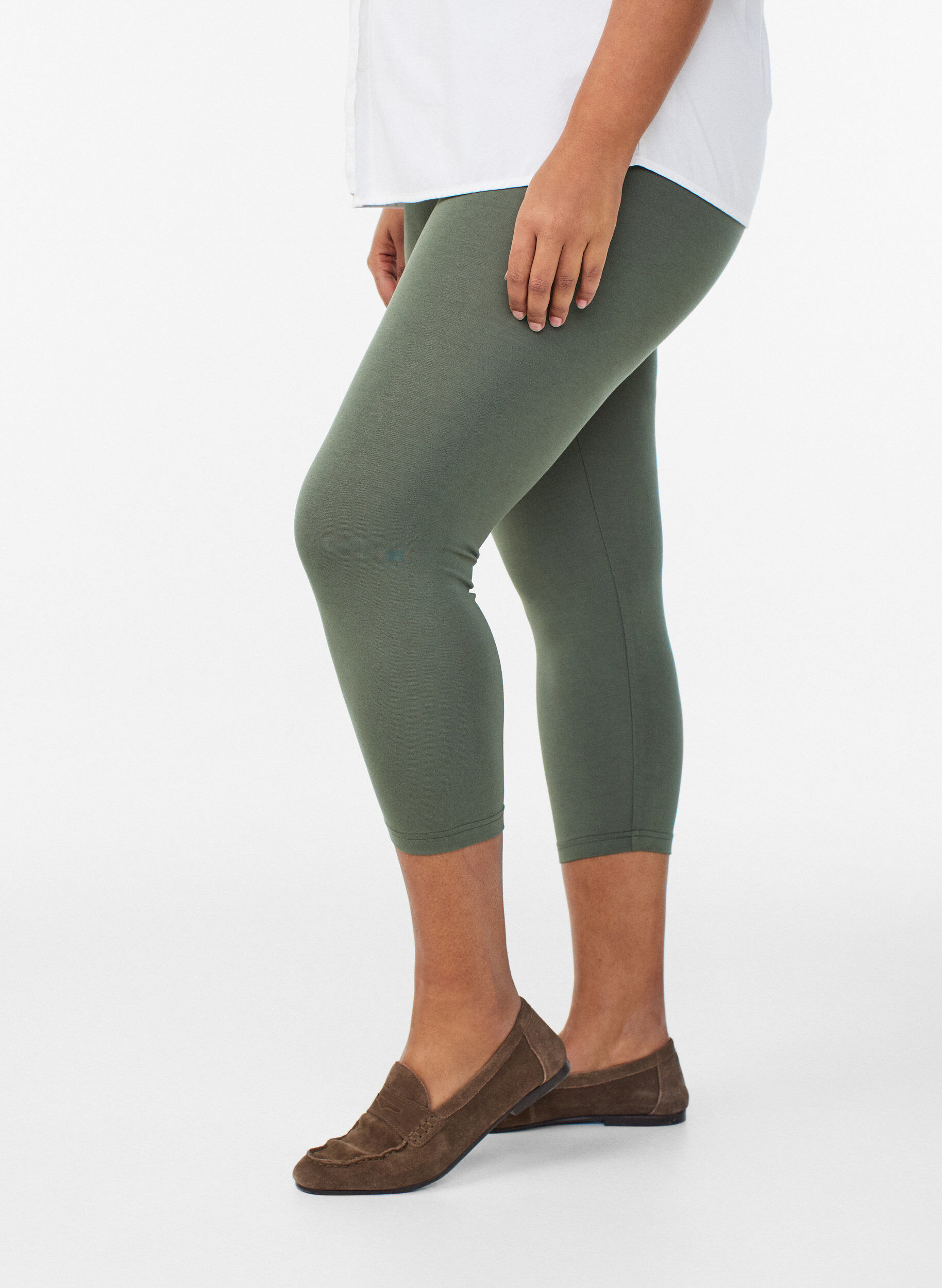 Basic 3/4 leggings in viscose, Green, Model