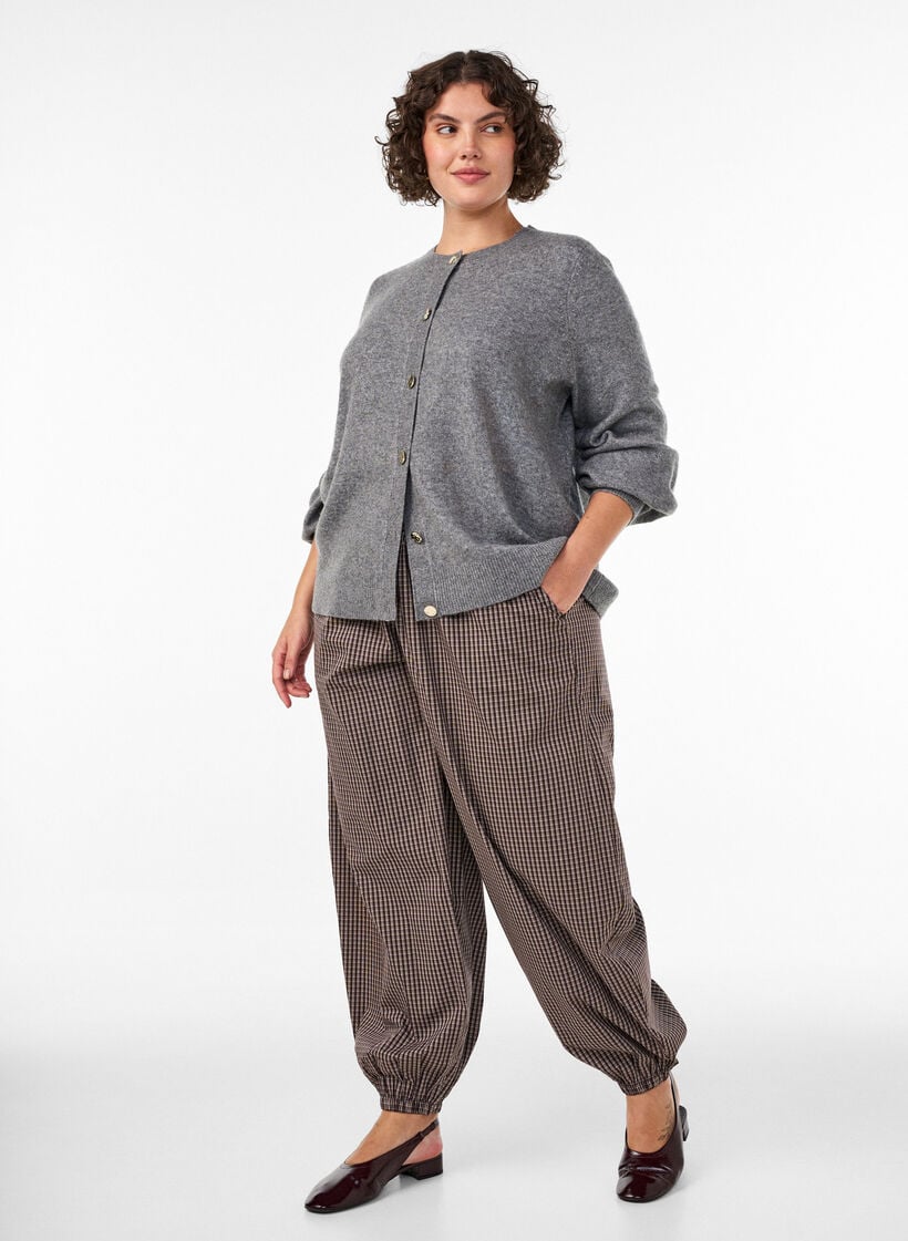 Cardigan in soft knit with gold-coloured buttons, Grey, Model image number 1