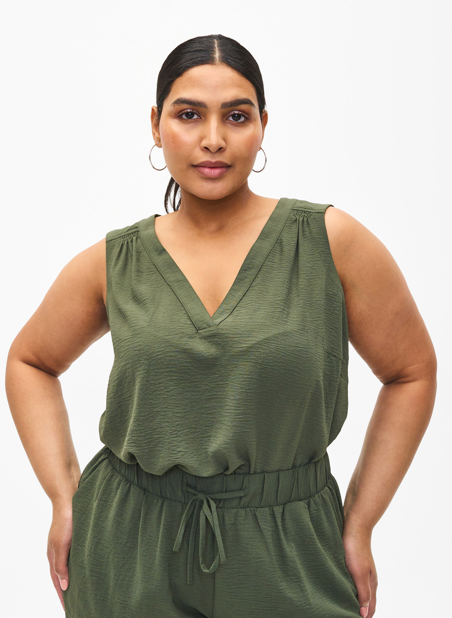 Sleeveless top with wrinkle details, Green, Model