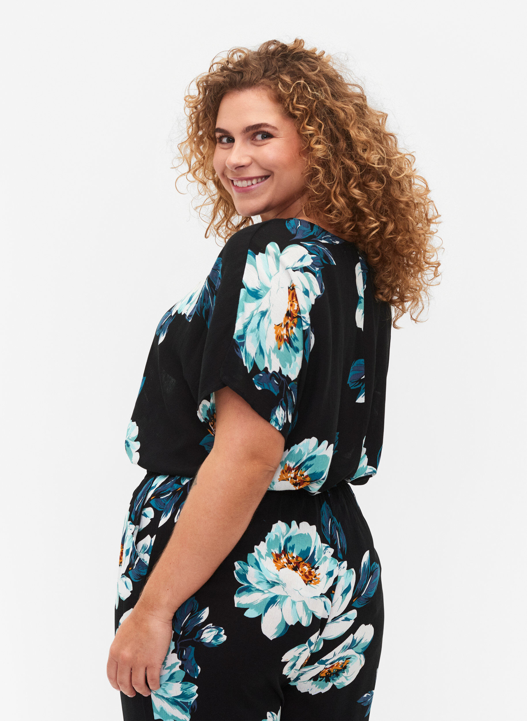 Zizzifashion Short-sleeved viscose blouse with a floral print, Black Big Flower, Model image number 1