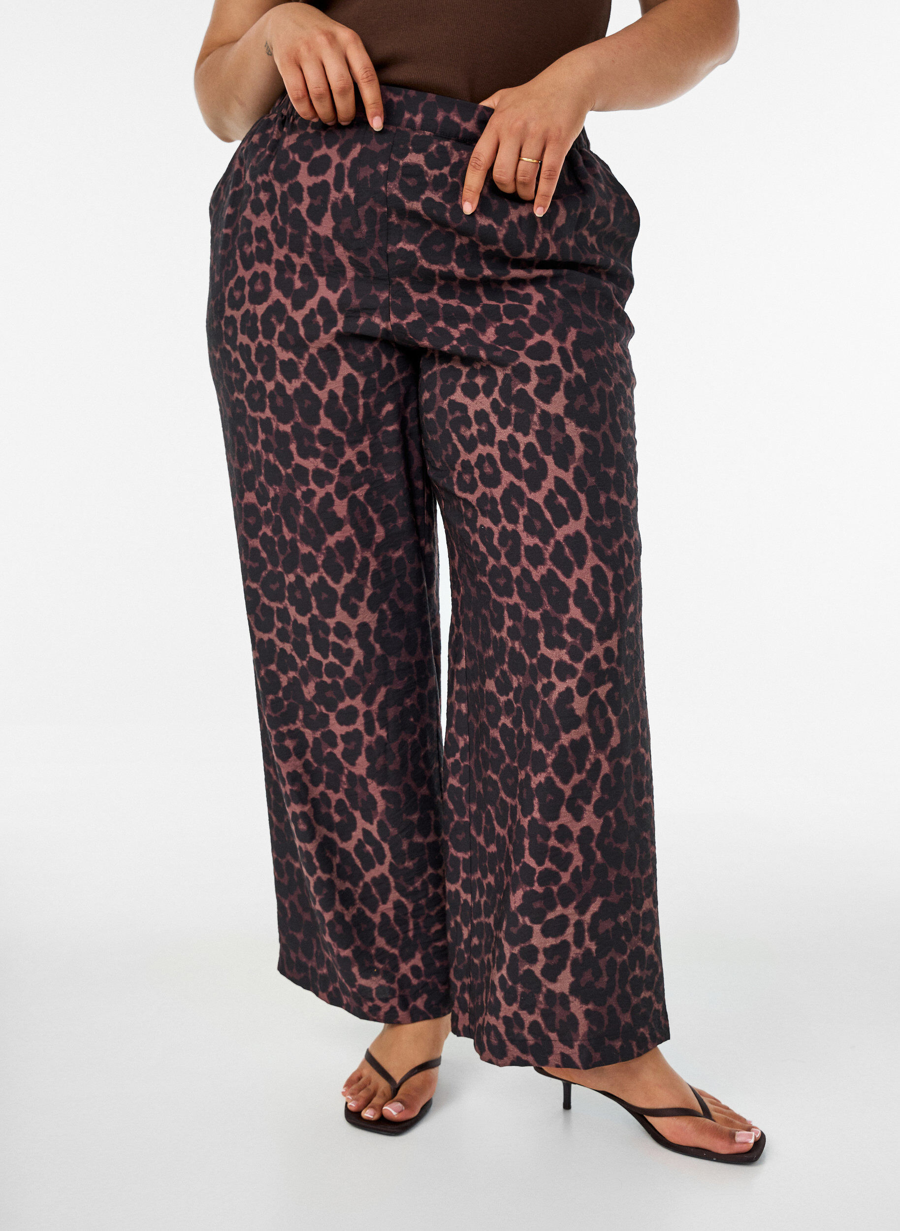 ZizzifashionViscose trousers with an elasticated waist and straight legs, Brown, Model image number 2
