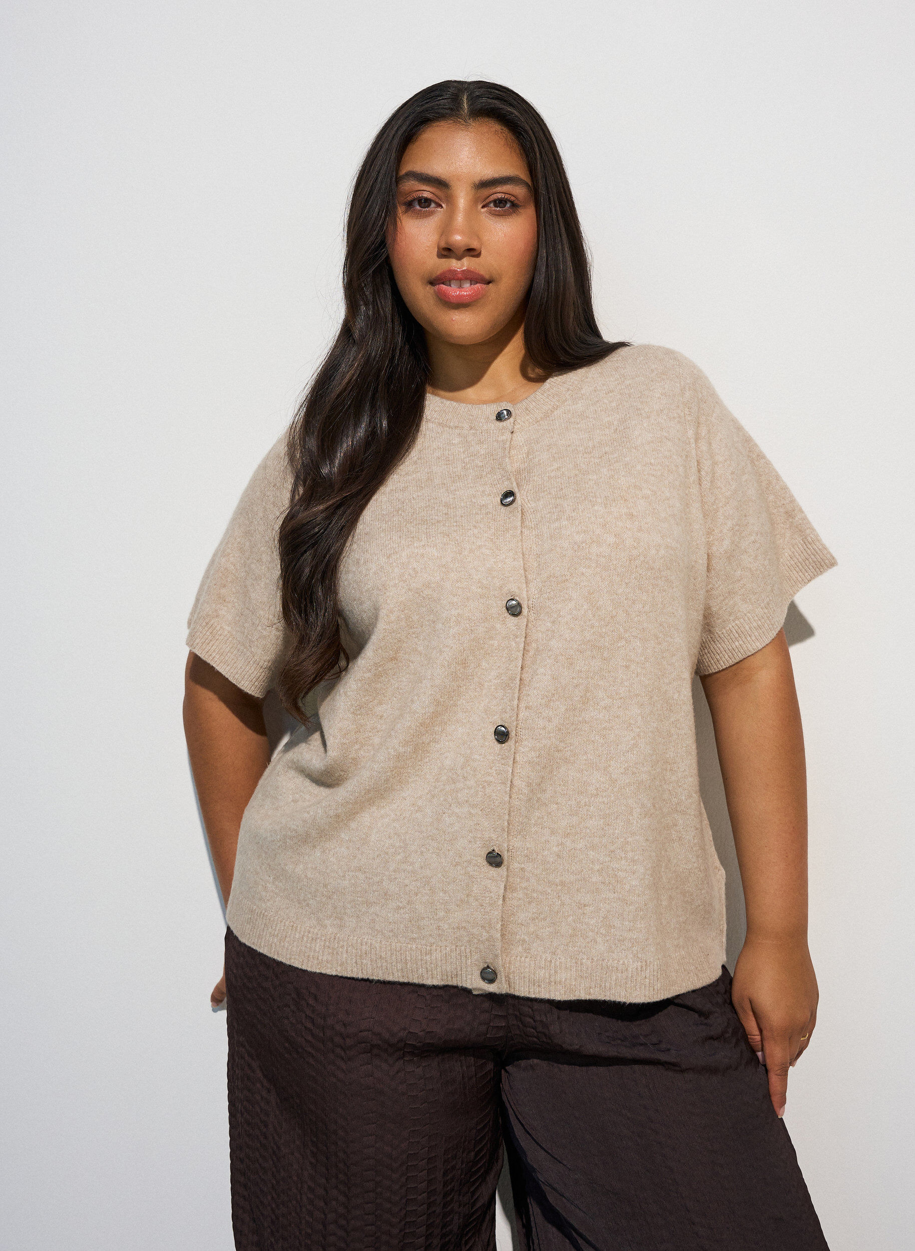 Knit cardigan with short sleeves, Beige, Model