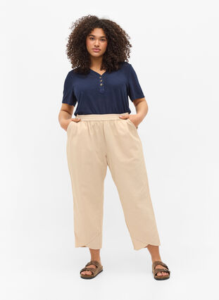 Cropped trousers in cotton, Oxford Tan, Model image number 0