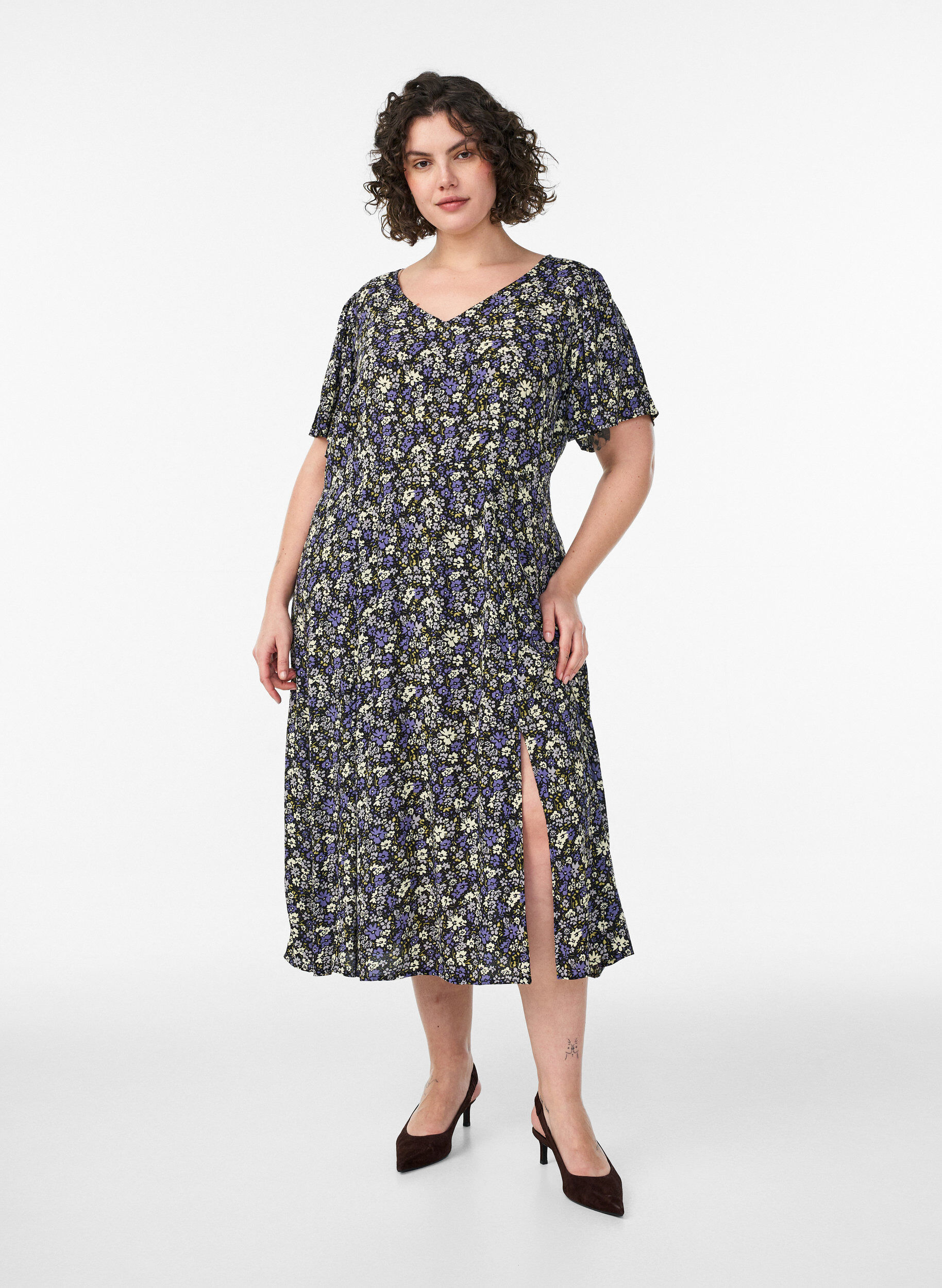 Zizzifashion Viscose midi dress with a floral print, Black, Model image number 0