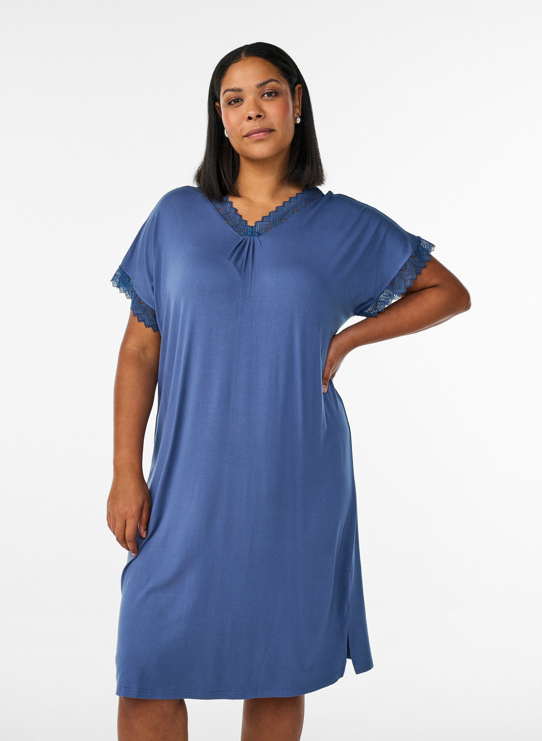 Zizzifashion Viscose nightgown with short sleeves and lace trim, Blue, Model image number 0