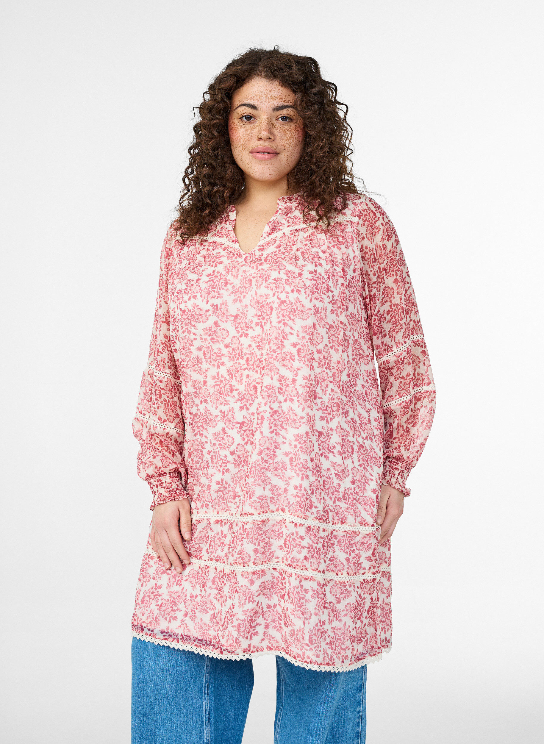 Zizzifashion Short chiffon dress with crochet details, Rose, Model image number 2