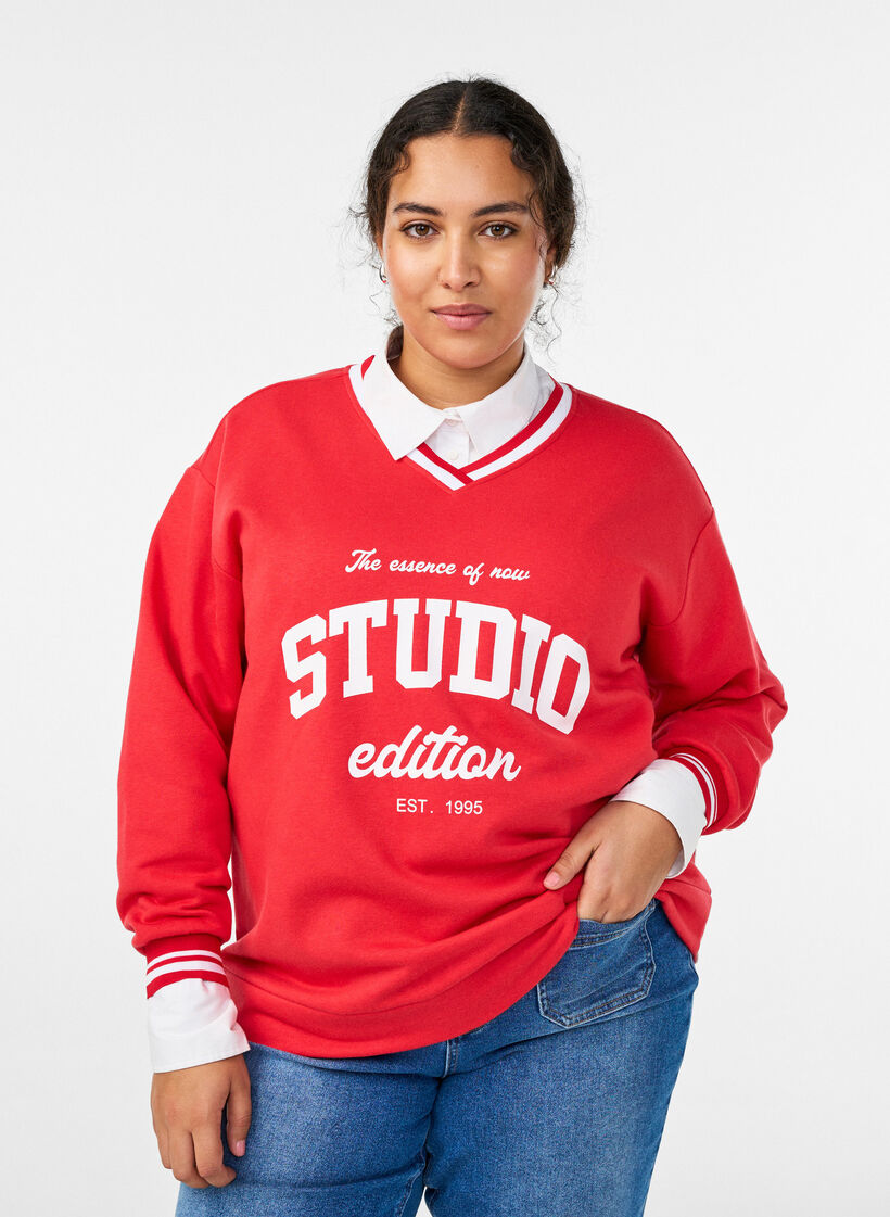 Sweatshirt with V-neck and text print, Red, Model image number 0