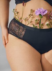 Period panties with lace, , Model
