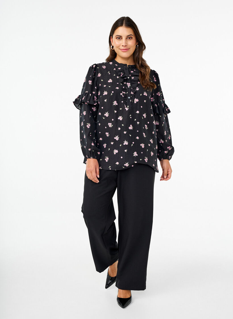 Floral blouse in lyocell, Black, Model image number 1