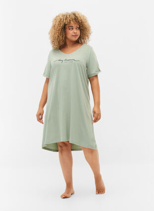Cotton nightdress with print, Green Milieu w. Day, Model image number 2