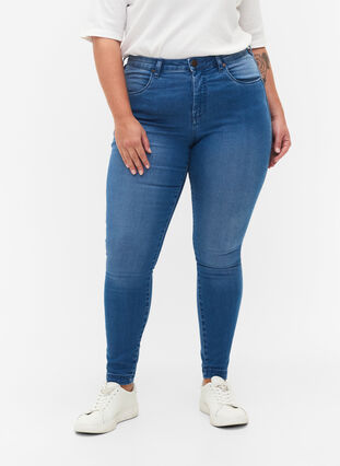 Super slim Amy jeans with high waist, Light blue, Model image number 2