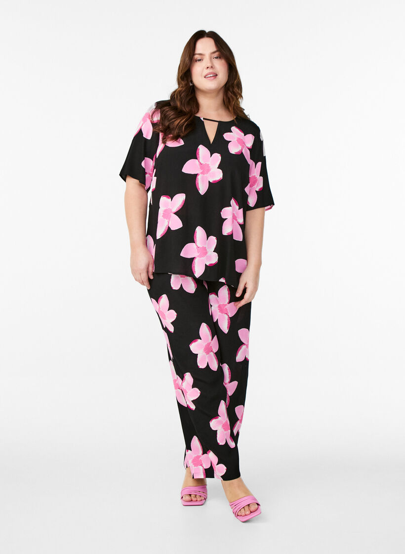 Loose viscose pants with print, Black, Model image number 0