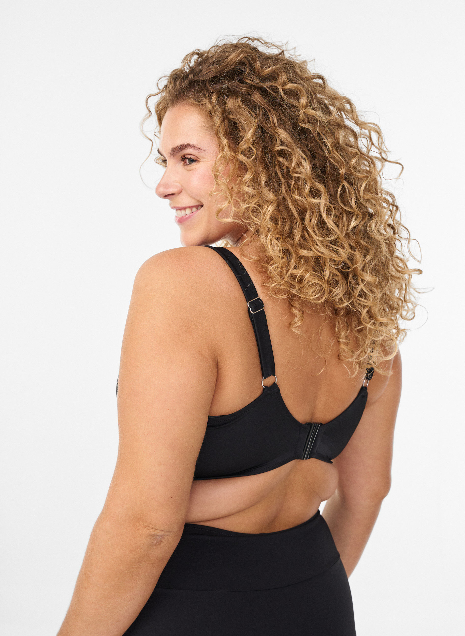 Zizzifashion Bikini top with string detail, Black, Model image number 1