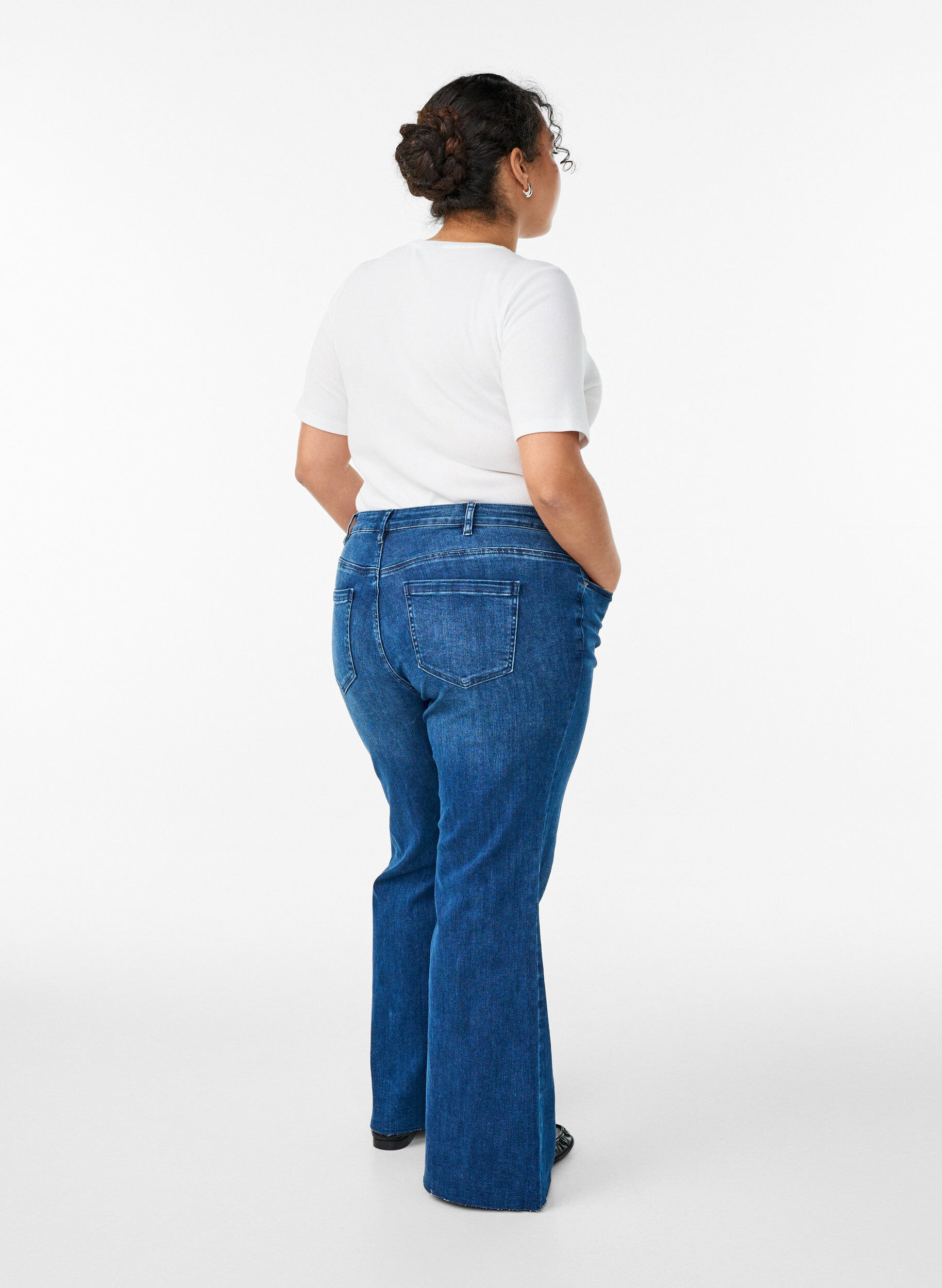 High-waisted bootcut jeans, Blue, Model