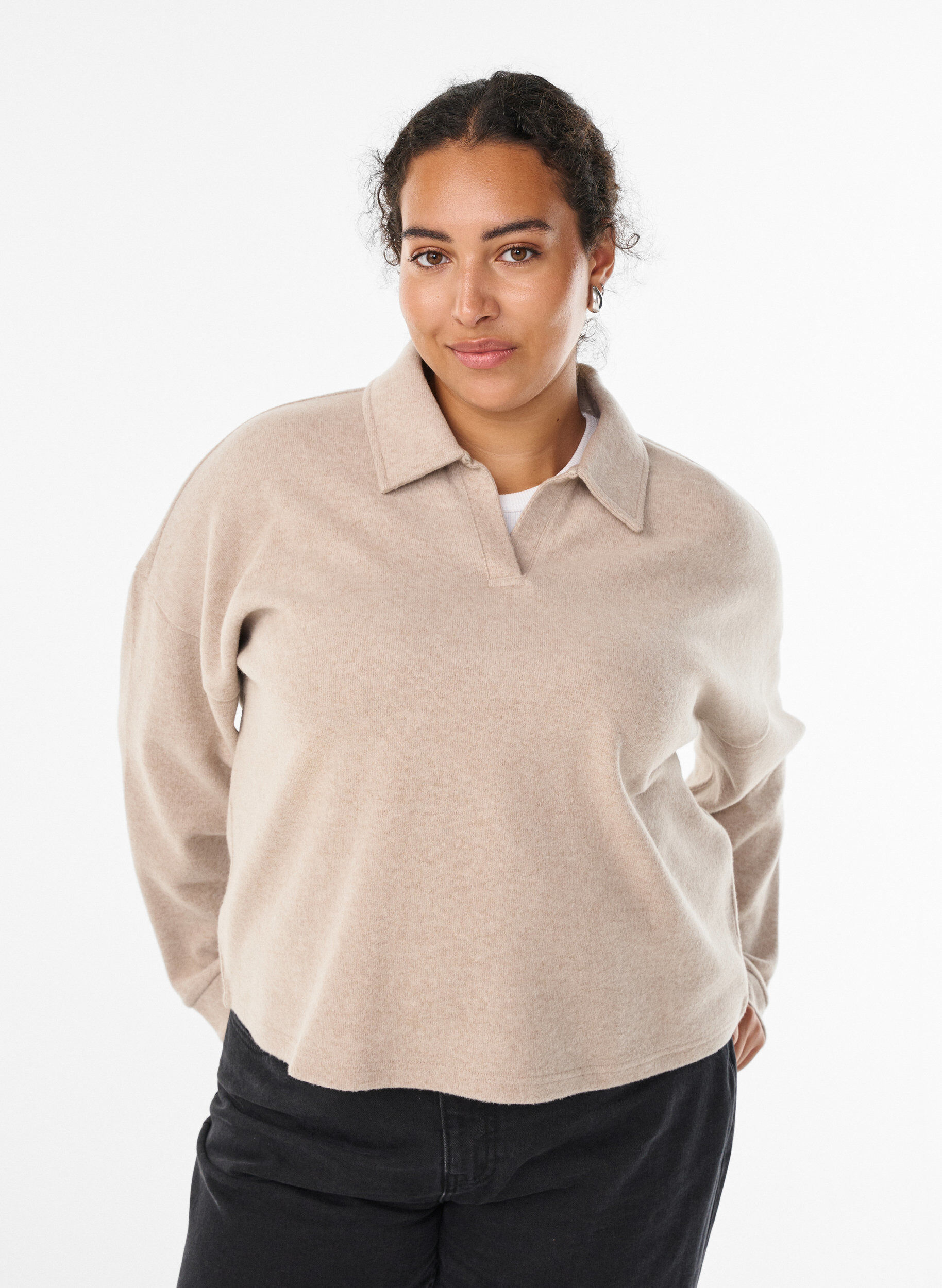 Jersey blouse with collar and V-neck, Beige, Model
