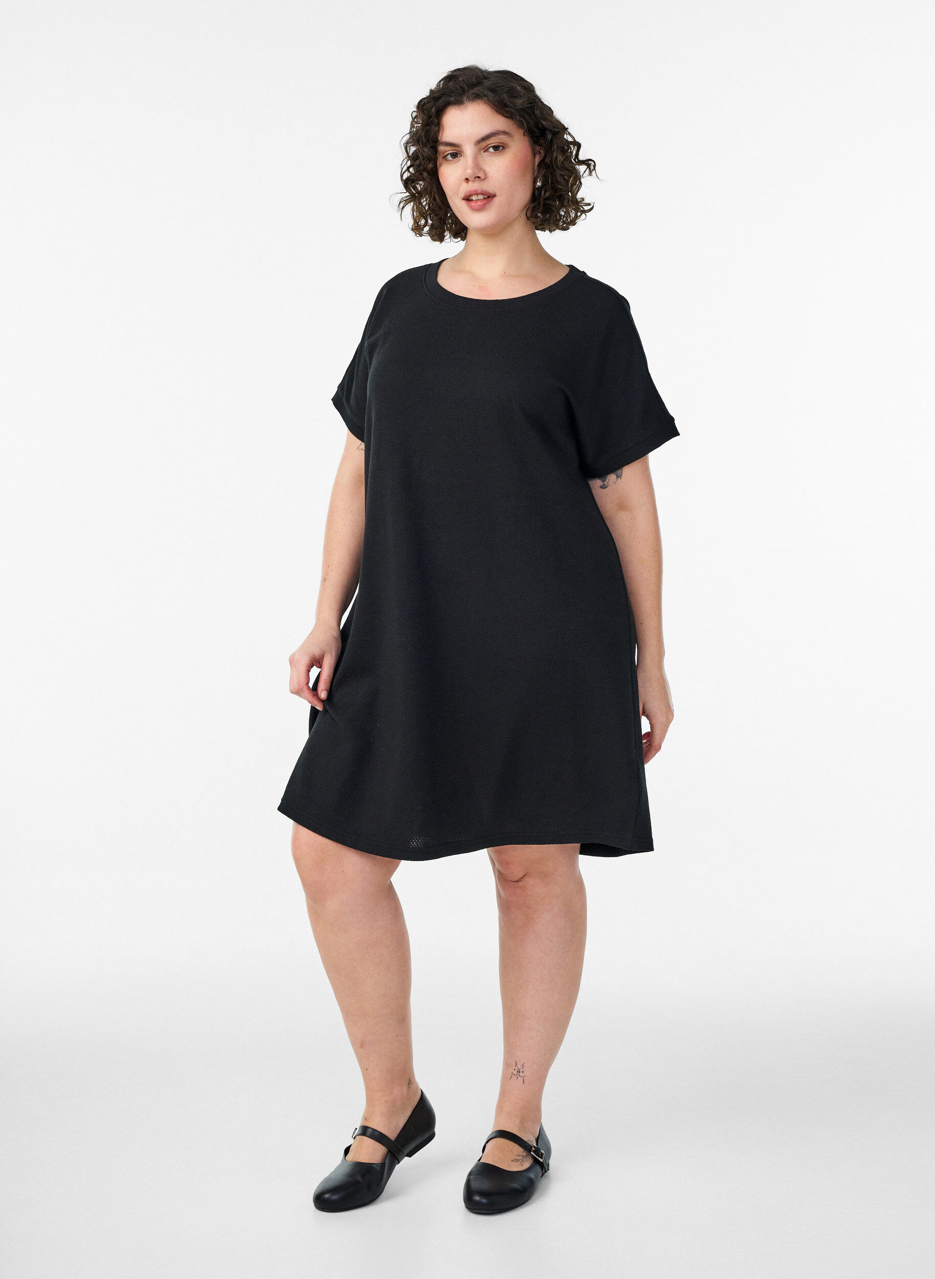 Zizzifashion Short textured jersey dress with a round neck, Black, Model image number 1