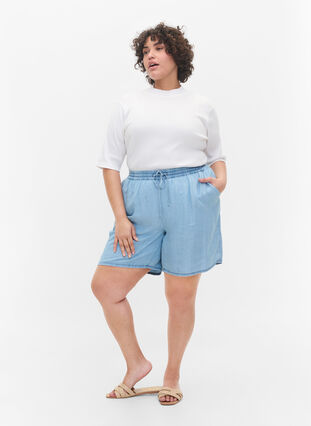 Loose shorts with drawstring and pockets, Light blue denim, Model image number 2