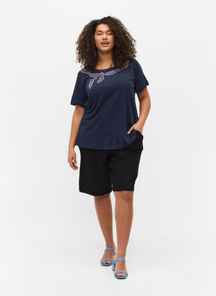 Viscose Bermuda shorts with pockets, Black, Model image number 2