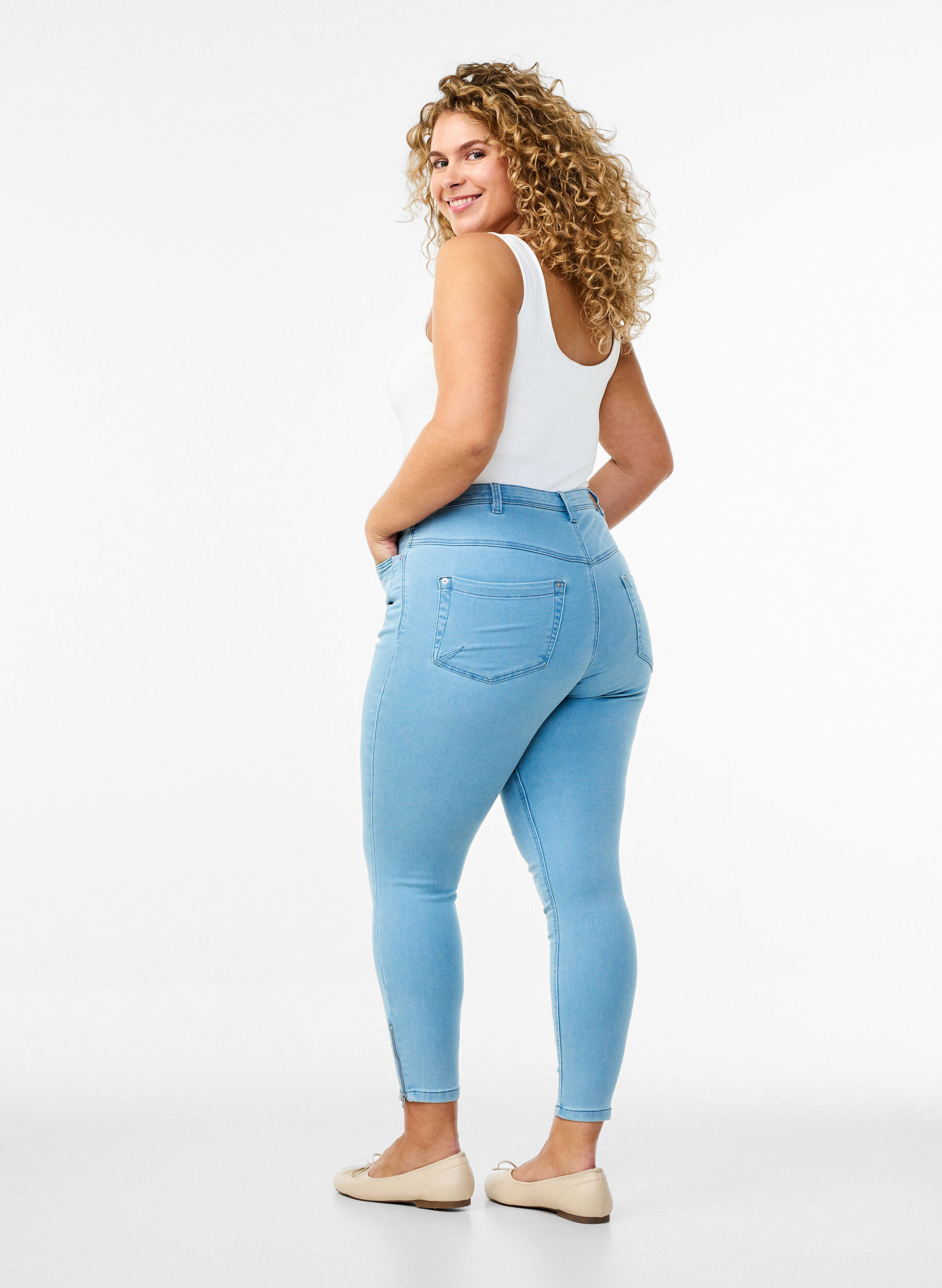 ZizzifashionCropped Amy jeans with a zip, Light Blue, Model image number 1