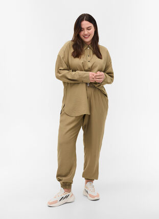 Loose viscose trousers with elastic borders and pockets, Timber Wolf, Model image number 0