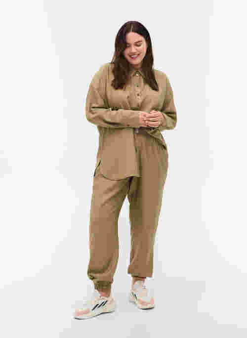 Loose viscose trousers with elastic borders and pockets