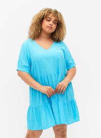 Single colored viscose tunic with short sleeves, Bachelor Button, Model