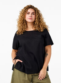 Short-sleeved blouse in a cotton blend with linen and lace detail, Black, Model
