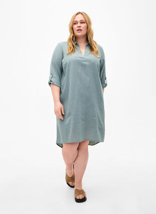 Dress with a V-neck in cotton and linen, Chinois Green, Model image number 2
