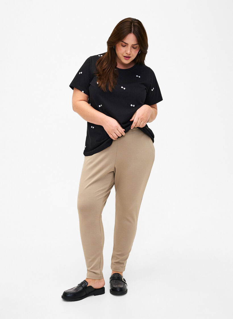 Cropped trousers with pockets, Beige, Model image number 0