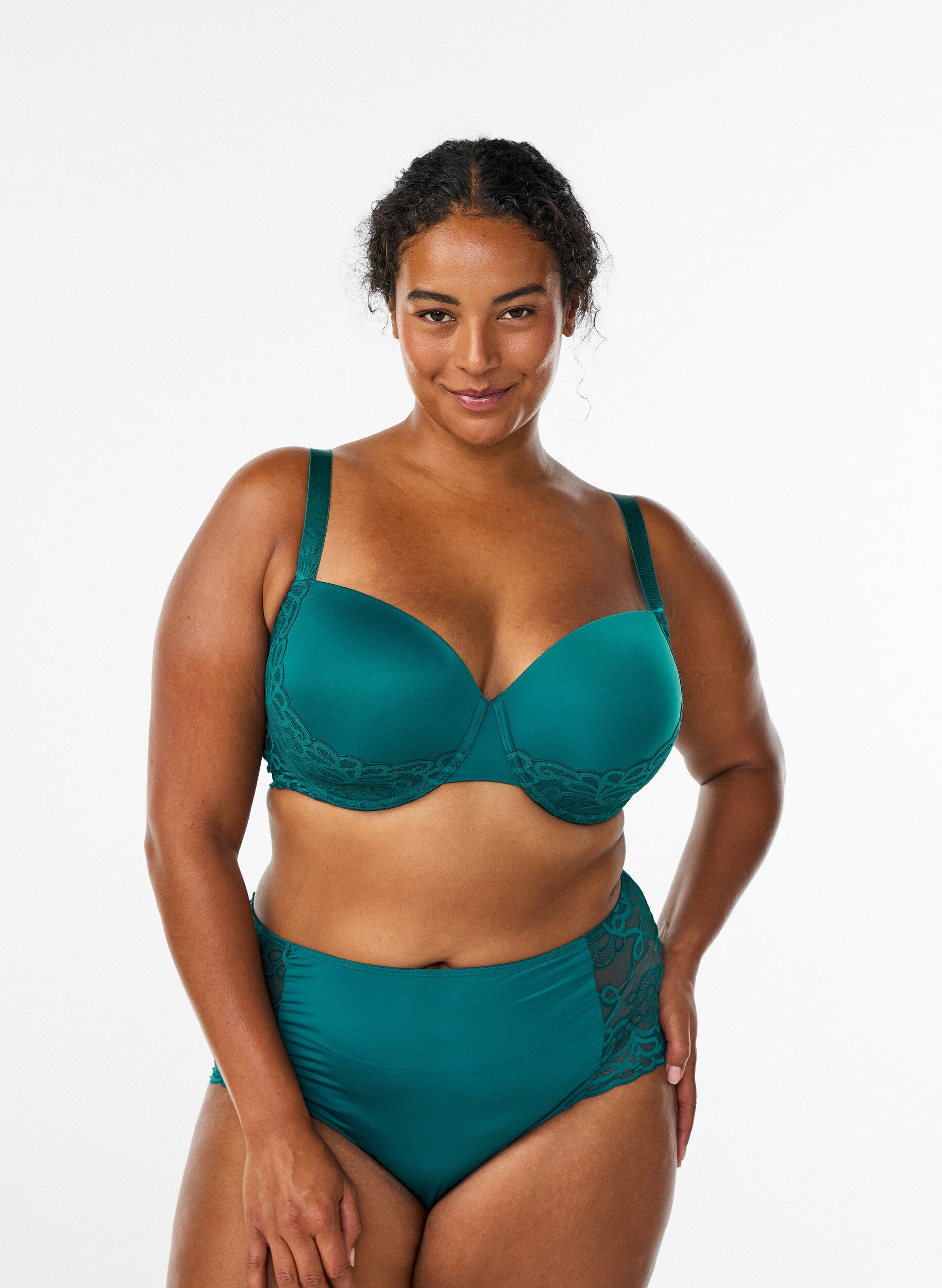 Zizzifashion Moulded bra with underwire and lace, Green, Model image number 1