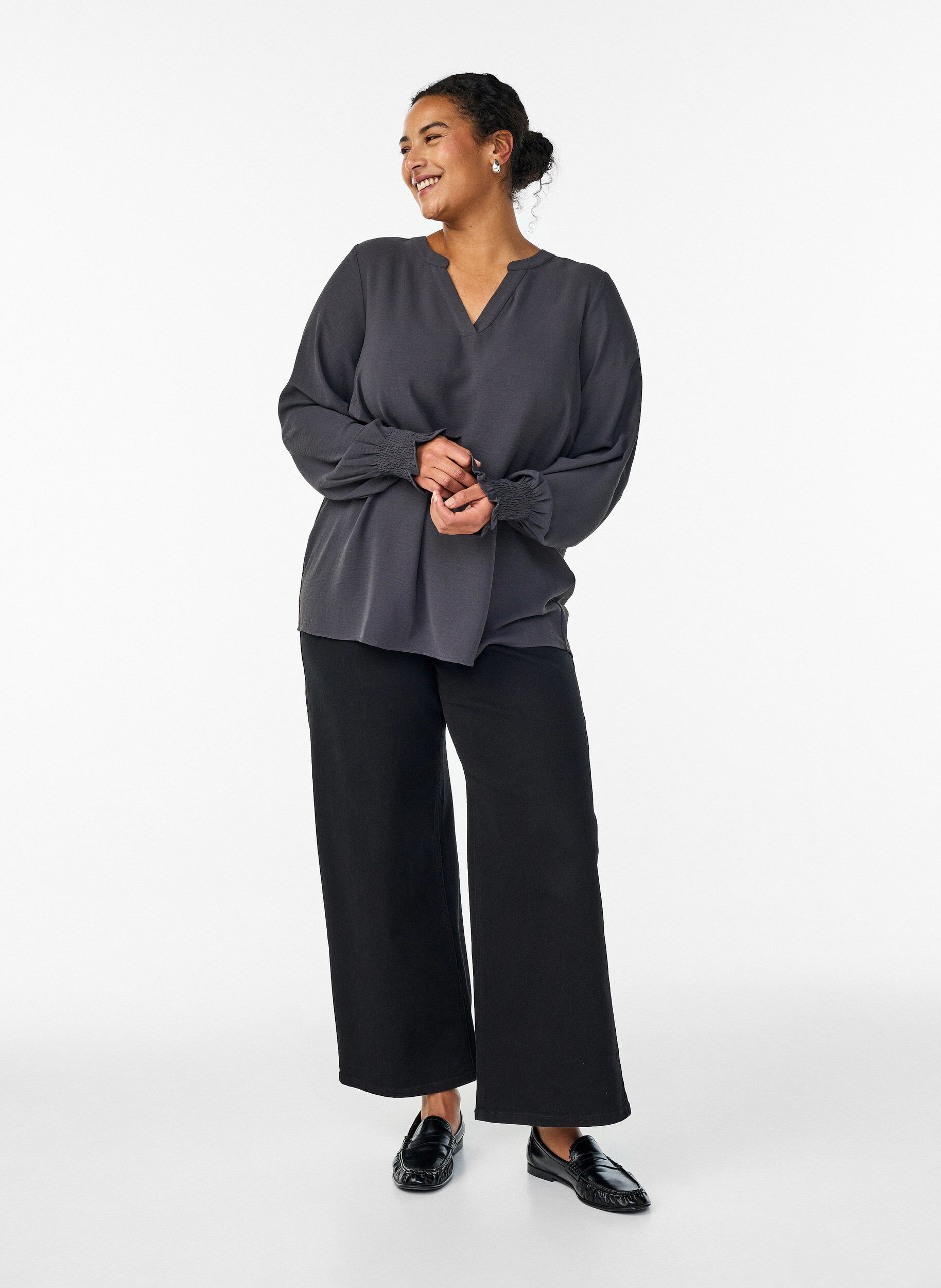 ZizzifashionBlouse with smock cuffs and V-neck, Dark Grey, Model image number 1