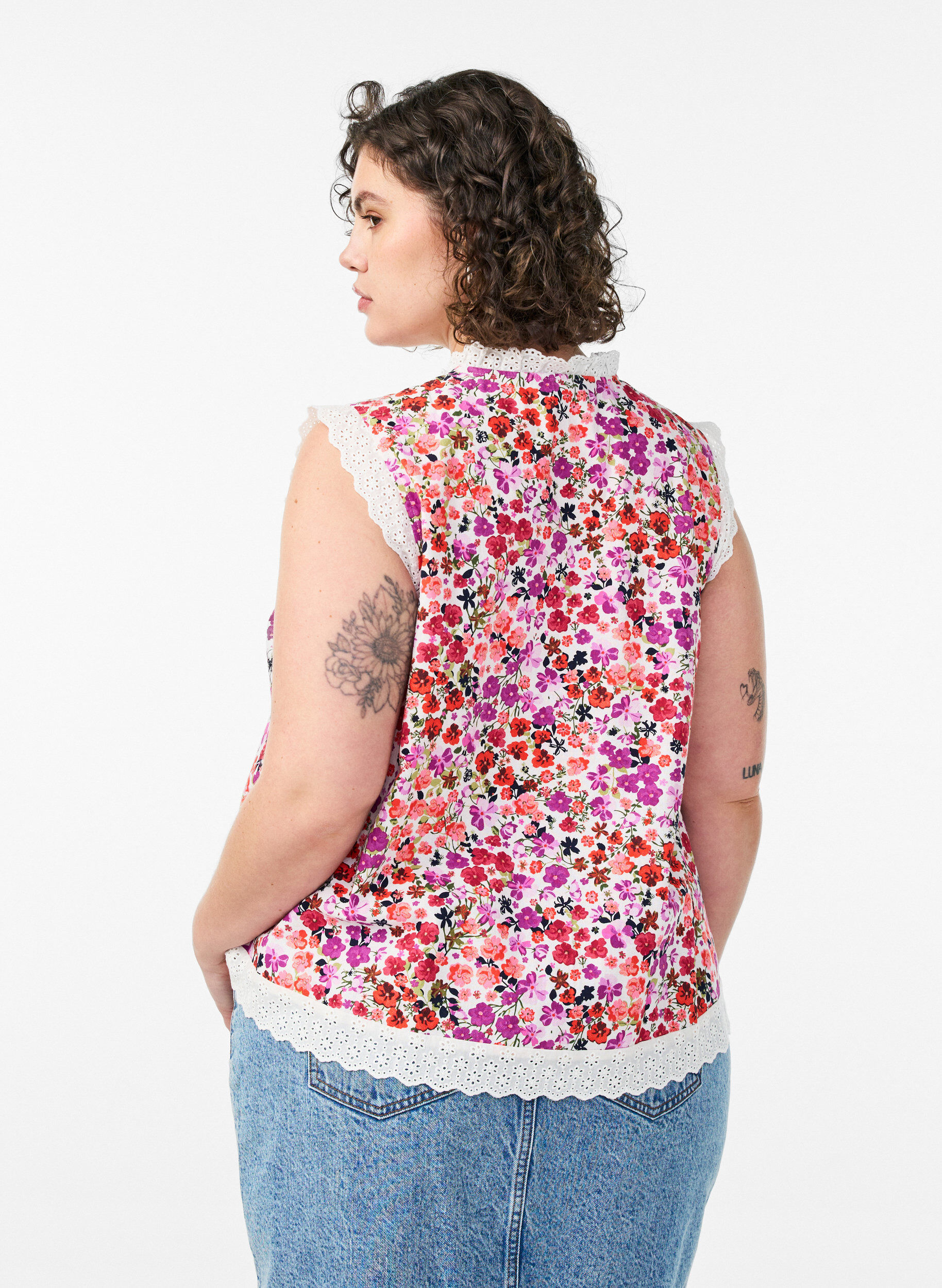 Zizzifashion Sleeveless cotton blouse with floral print and broderie anglaise, Pink, Model image number 2