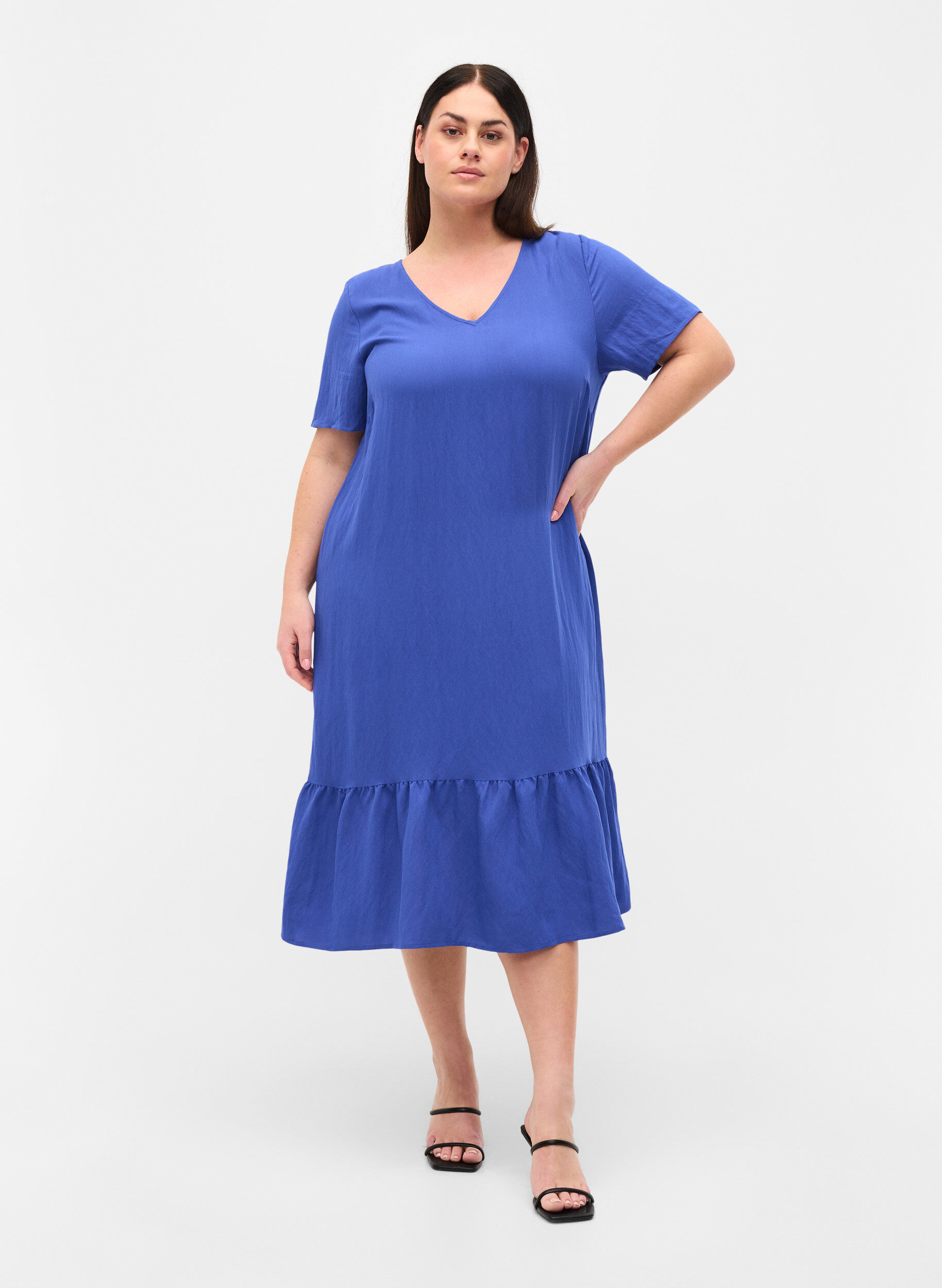 Zizzifashion Short-sleeved viscose dress with v-neck, Dazzling Blue, Model image number 2